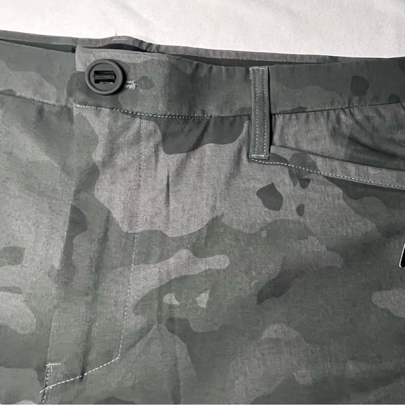 HOWITZER Men's Camo Athletic Shorts - Gray - Picture 2 of 7
